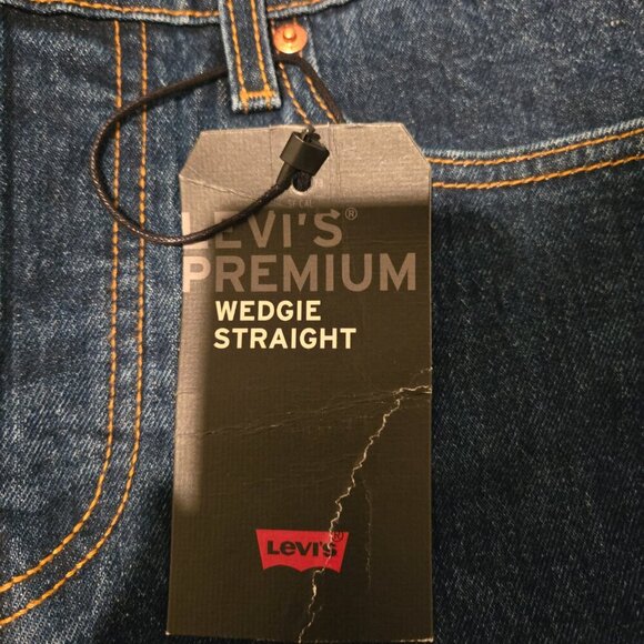 NWT Levi's Wedgie Straight Cropped Jeans Below the Belt Dark Blue 28 - Picture 5 of 7